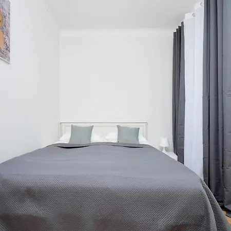 Apartment Near Lazienki Krolewskie W Warszawie By Renters